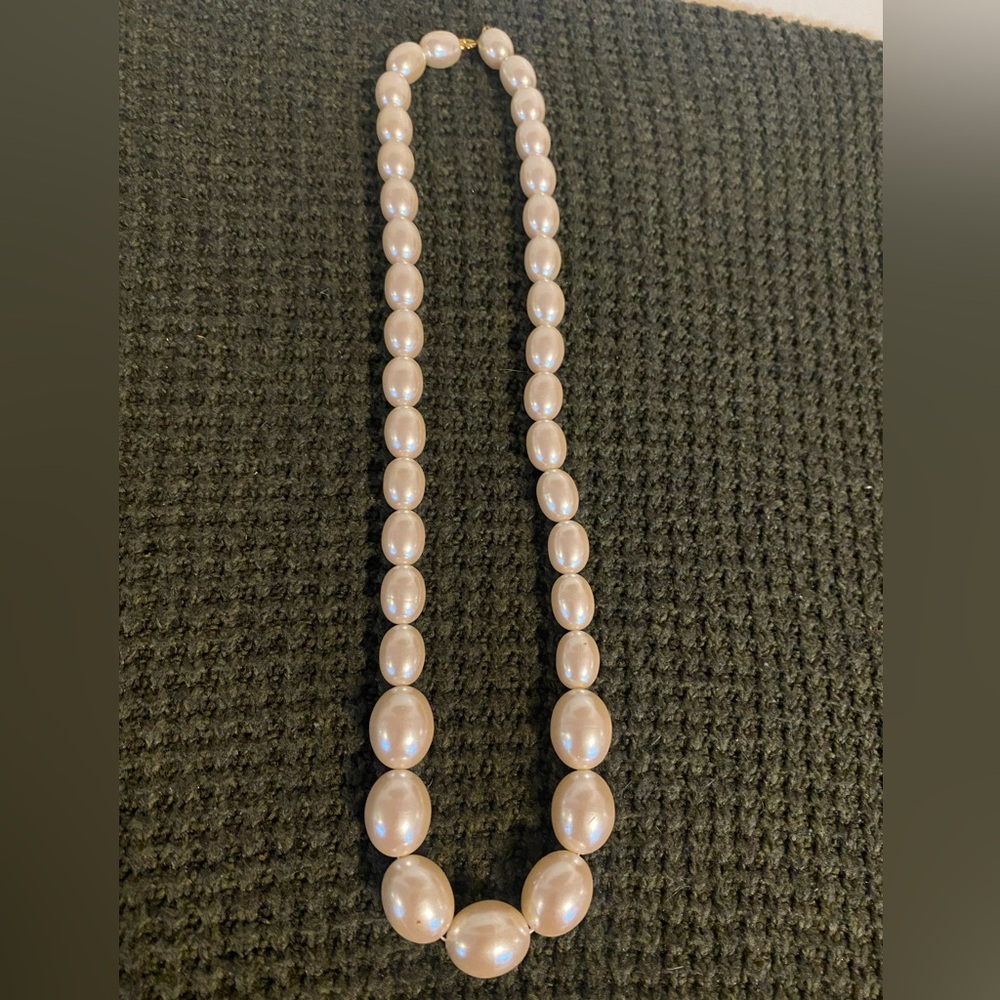 Elegant Graduated Ivory Pearl Necklace